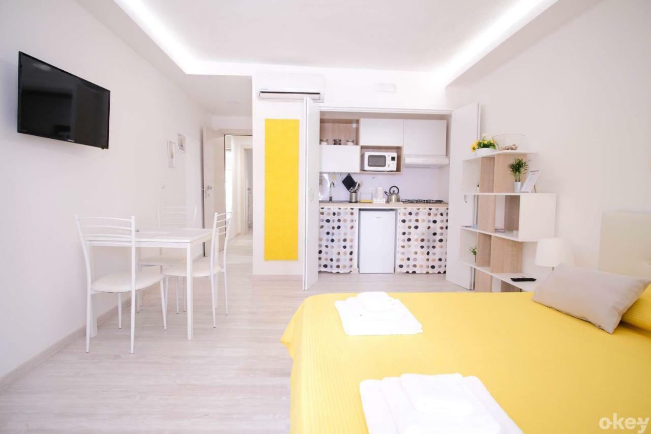 Charme & Chic Studios - Bari Centro Exteriör bild